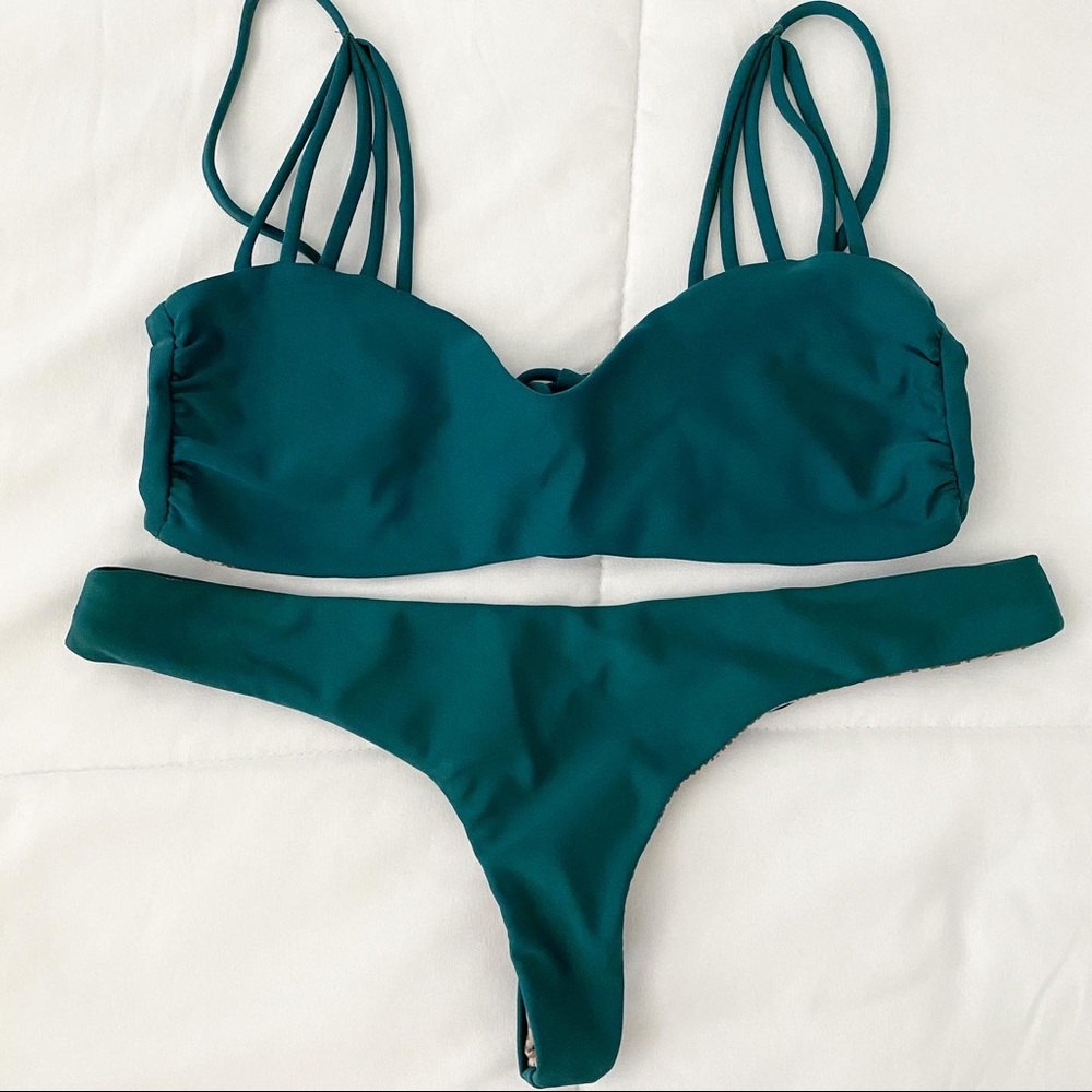 ACACIA Krobokan Top and Hookipa Bottom